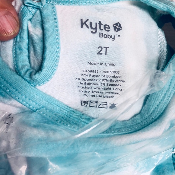 Kyte Baby Blue and White Kids Romper. Size 2T - Picture 3 of 6